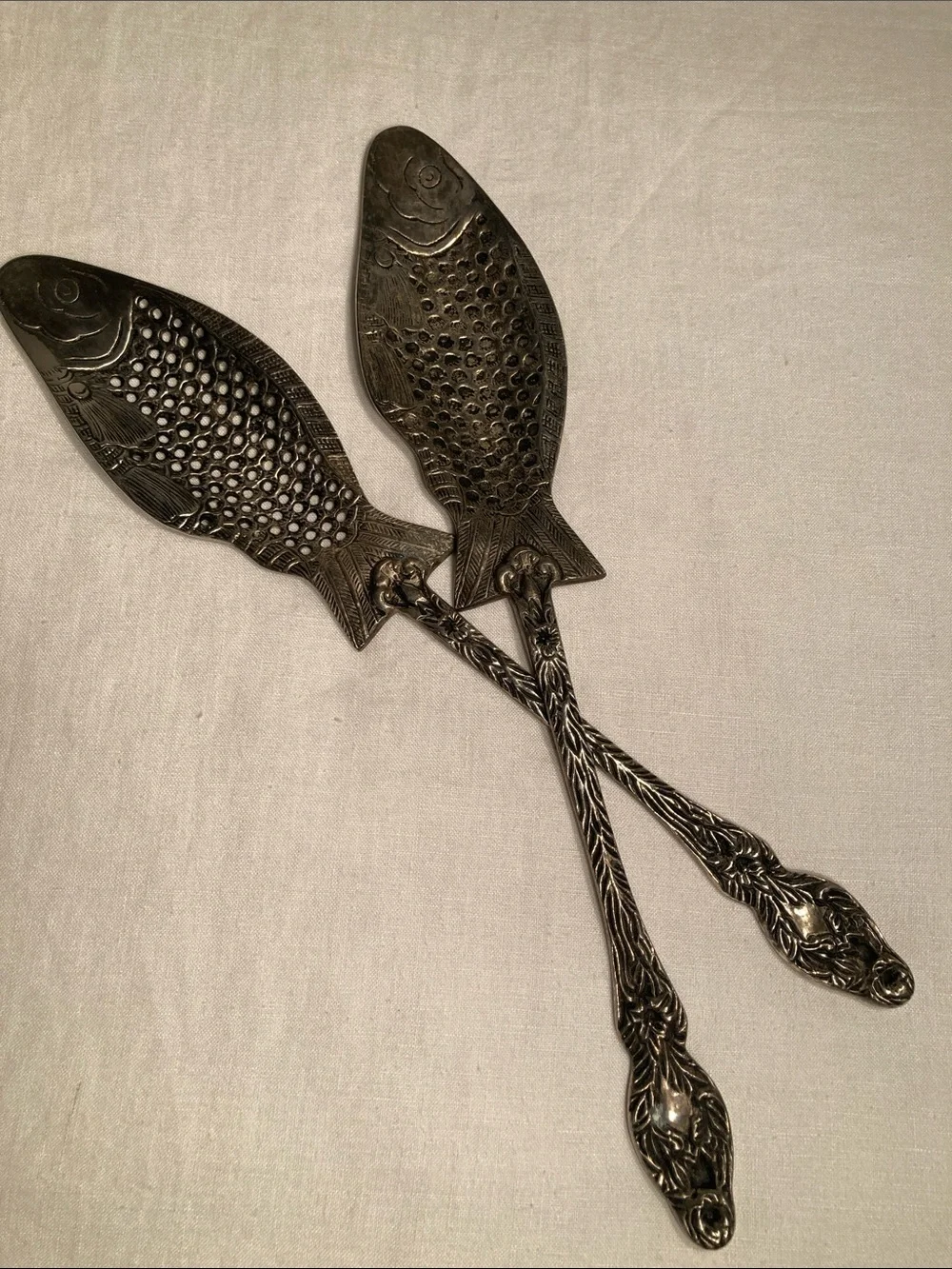 Fish serving utensils métal ornate and details